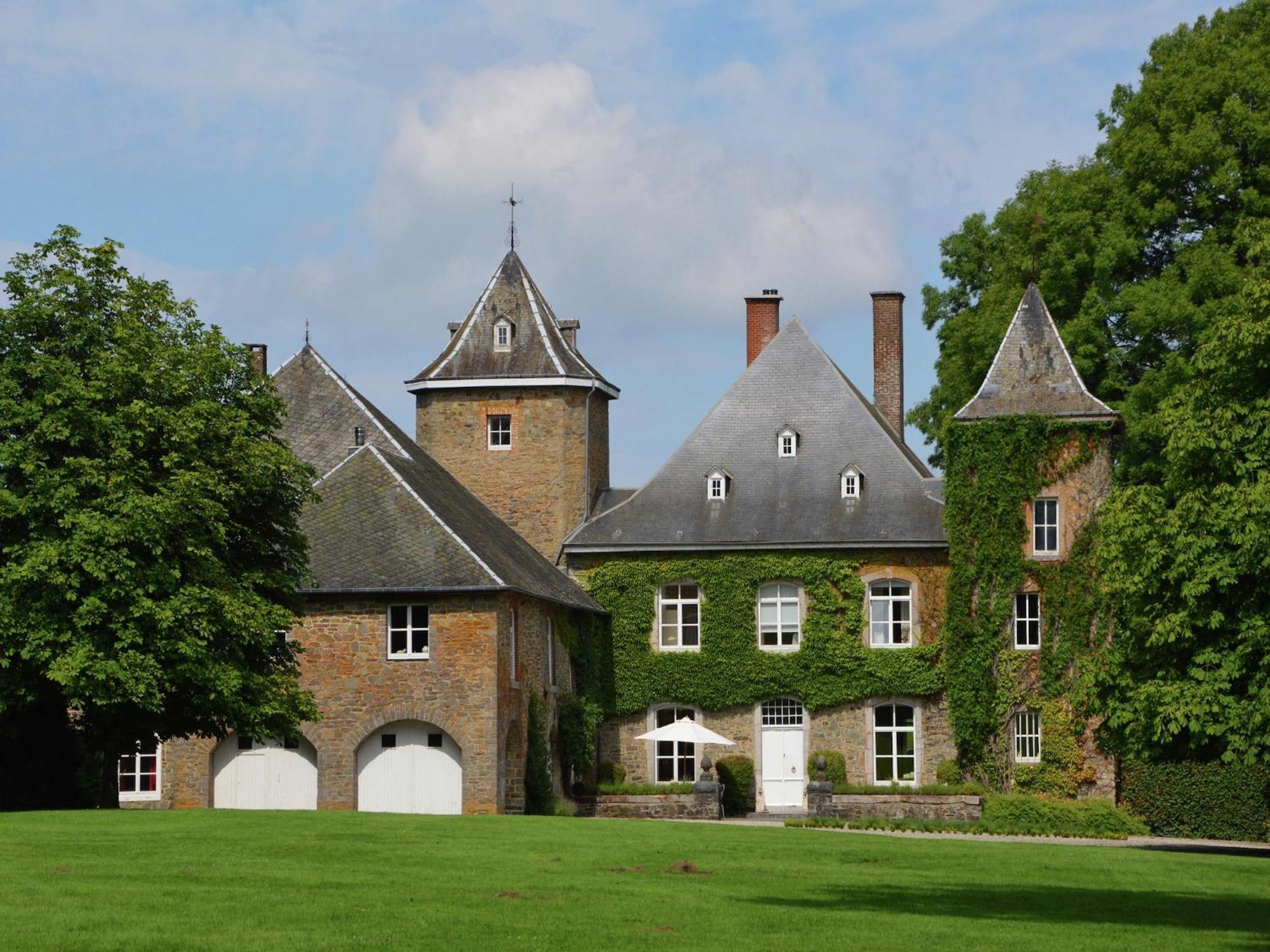 Delightful Castle In Bastogne With Bubble Bath Villa Luaran gambar