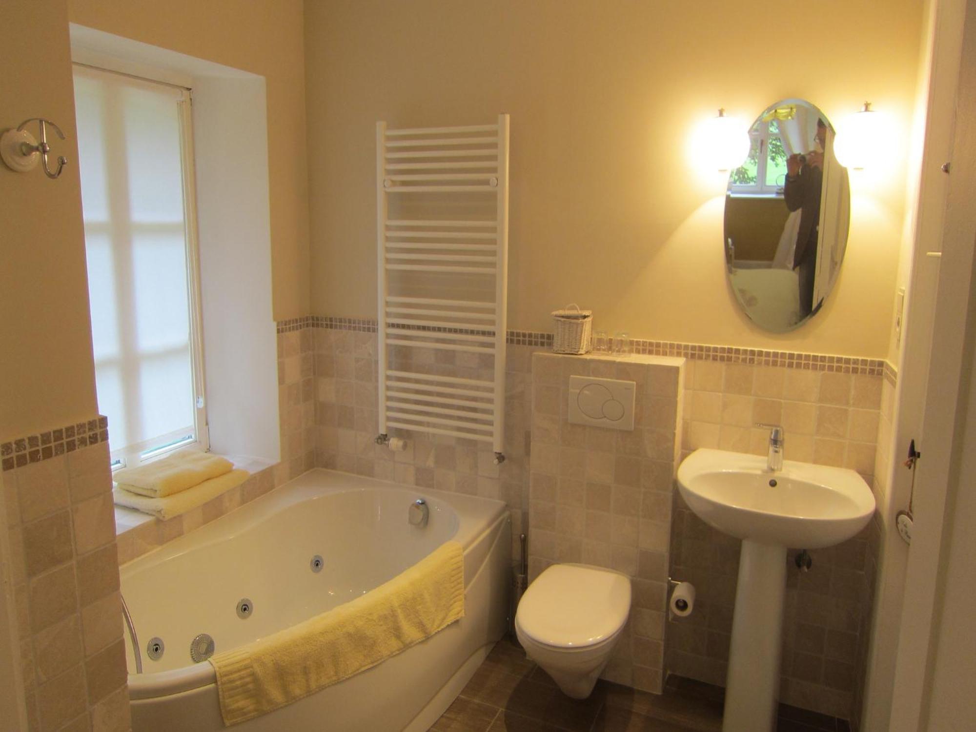 Delightful Castle In Bastogne With Bubble Bath Villa Luaran gambar