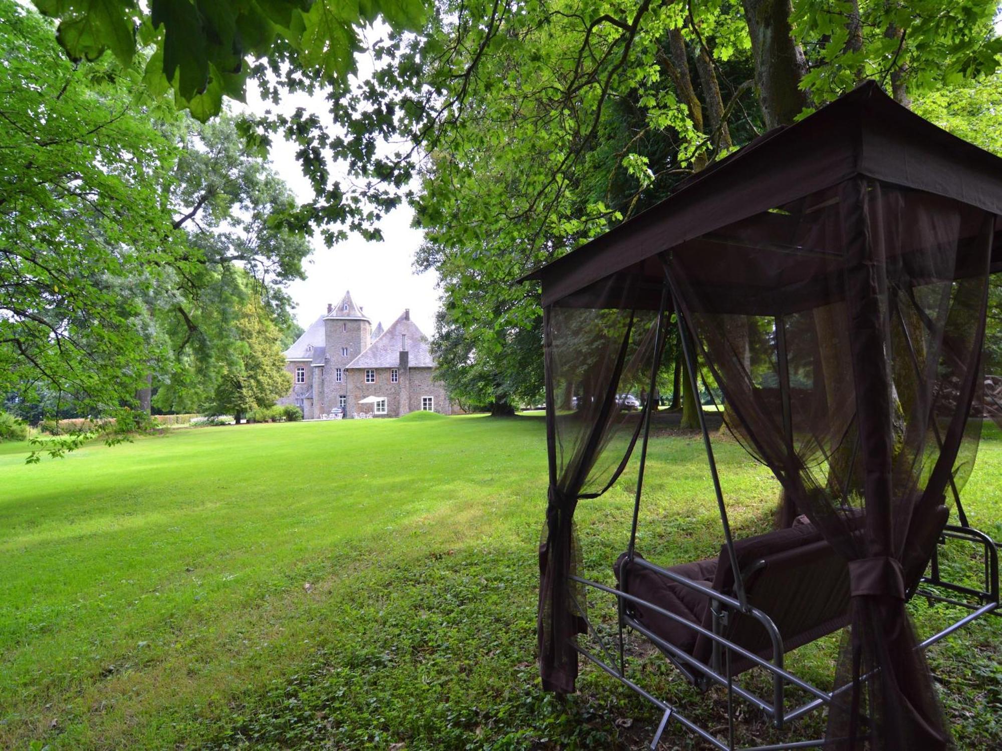 Delightful Castle In Bastogne With Bubble Bath Villa Luaran gambar