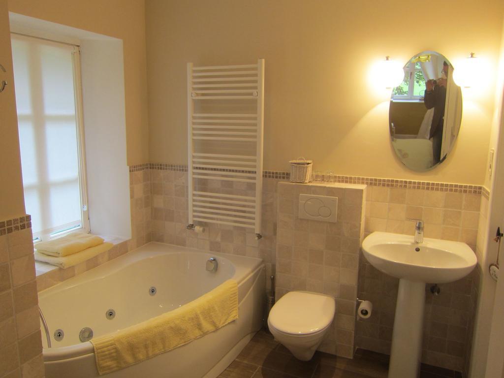 Delightful Castle In Bastogne With Bubble Bath Villa Luaran gambar
